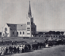 https://www.karoo-southafrica.com/wp-content/uploads/2015/08/SteytlervilleChurchOpening.jpg