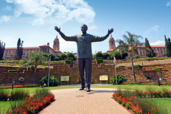 https://www.brandsouthafrica.com/wp-content/uploads/2013/12/nelson_mandela_statue_union_buildings_pretoria.jpg