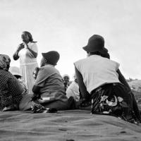 A protest meeting against removals, eNanda, KwaZulu-Natal, 1982. (Omar Badsha)